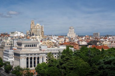 Madrid şehir merkezinin gökyüzü manzarası Gran Via ve Plaza de Espana Binaları - Madrid, İspanya