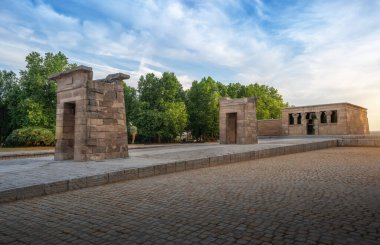 Debod Tapınağı - La Montana Parkı 'ndaki antik Mısır tapınağı - Madrid, İspanya