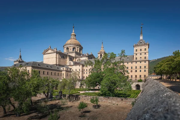 大聖堂とエル エスコリア修道院 スペイン サンロレンツォ エスコリア — ストック写真