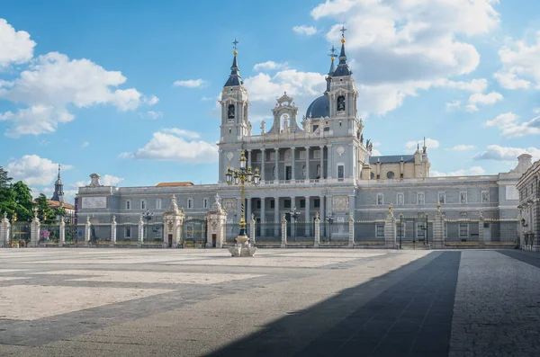 Almudena Cathedral Plaza Armeria Armory Square Madrid Spain — Stock Photo, Image