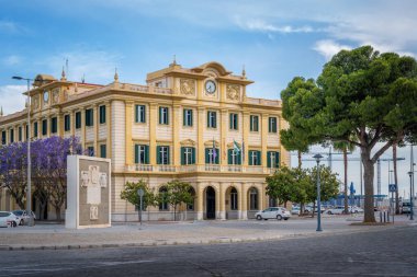 Malaga, İspanya - 17 Mayıs 2019: Malaga Liman İdaresi Binası - Malaga, Endülüs, İspanya