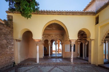 Malaga, İspanya - 18 Mayıs 2019: Alcazaba Kalesindeki Taifa Sarayı - Malaga, Endülüs, İspanya