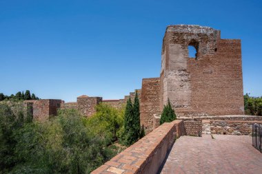 Malaga, İspanya - 18 Mayıs 2019: Alcazaba Kalesinde Torre del Homenaje (Kale Kalesi) - Malaga, Endülüs, İspanya