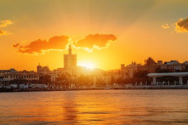 Malaga 'da gün batımı La Equitativa Binası - Malaga, Endülüs, İspanya