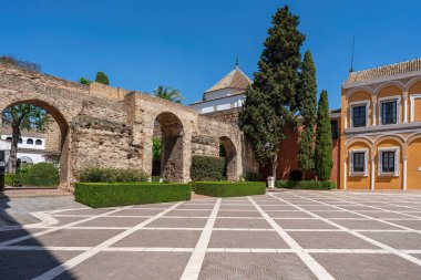 Seville, İspanya - 3 Nisan 2019: Alcazar 'daki Monteria Avlusu (Patio de la Monteria) - Sevilla, Endülüs, İspanya