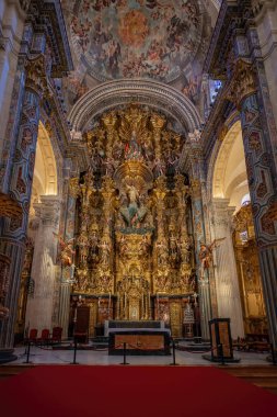 Seville, İspanya - 4 Nisan 2019: İlahi Kurtarıcı Kilisesi 'nin ana sunağı (Iglesia del Divino Salvador) İçişleri - Seville, Endülüs, İspanya