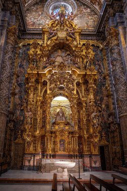 Seville, İspanya - 4 Nisan 2019: İlahi Kurtarıcı (Iglesia del Divino Salvador) Kilisesi 'ndeki Virgen de las Aguas sunağı - Sevilla, Endülüs, İspanya