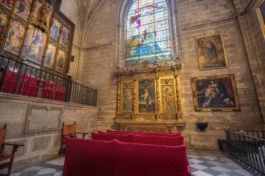 Seville, İspanya - 4 Nisan 2019: Sevilla Katedrali İçi - Seville, Endülüs, İspanya