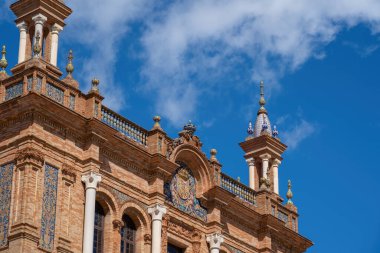 Seville, İspanya - 5 Nisan 2019: Puerta de Aragon Pavyonu (Aragon Kapısı) Plaza de Espana - Seville, Endülüs, İspanya