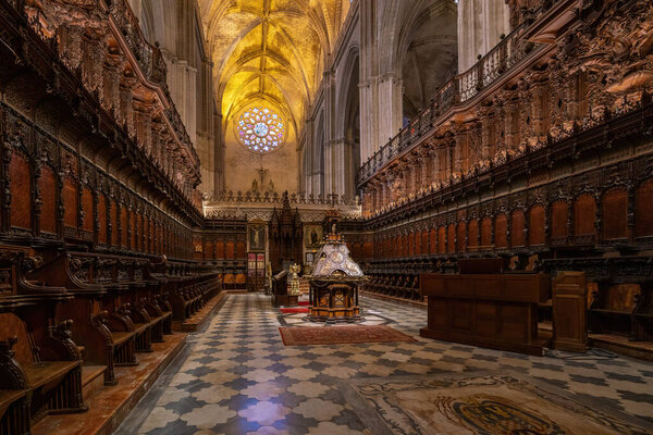 Севиль, Испания - 4 апреля 2019 года: Хор в Севилле Cathedral Interior - Севиль, Андалусия, Испания