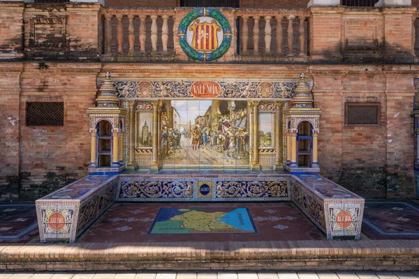 Seville, İspanya - 5 Nisan 2019: Valencia Eyaletini temsil eden bank ve kiremitler - Seville, Endülüs, İspanya