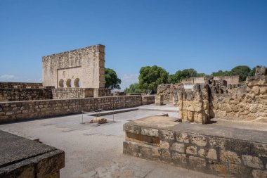 Hizmet alanı ve Yafar Evi (Casa de Yafar) Medina Azahara (Madinat al-Zehra) - Cordoba, Endülüs, İspanya
