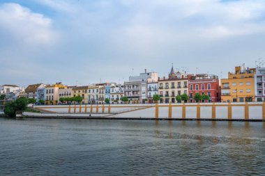 Guadalquivir Nehri ve Triana Bölgesi - Sevilla, Endülüs, İspanya