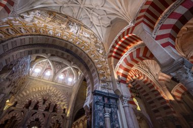 Cordoba, İspanya - 10 Haziran 2019: Cordoba Camii-Katedrali El-Hakam II Expasion Bölgesi Kemerleri - Cordoba, Endülüs, İspanya