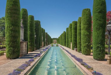 Cordoba, İspanya - 11 Haziran 2019: Alcazar de los Reyes Cristianos Gardens - Cordoba, Endülüs, İspanya