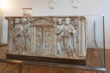 Cordoba, İspanya - 11 Haziran 2019: Roma Sarcophagus Alcazar de los Reyes Cristianos - Cordoba, Endülüs, İspanya