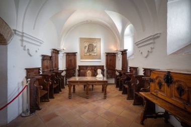 Cordoba, İspanya - 11 Haziran 2019: Alcazar de los Reyes Cristianos 'taki resepsiyon salonu - Cordoba, Endülüs, İspanya