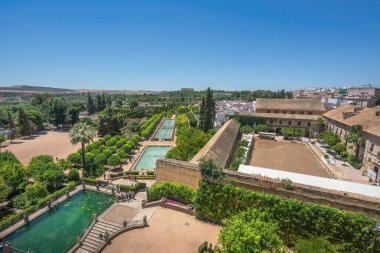 Cordoba, İspanya - 11 Haziran 2019: Alcazar de los Reyes Cristianos 'un Bahçeler ve Kraliyet Ahırları - Cordoba, Endülüs, İspanya