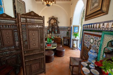 Cordoba, İspanya - 11 Haziran 2019: Casa Andalusi İçişleri Odası (Endülüs Hanedanı) - Cordoba, Endülüs, İspanya