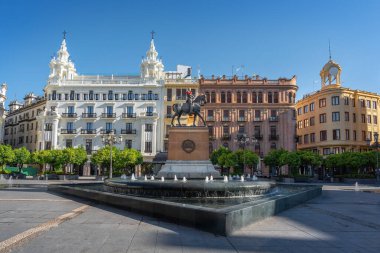 Cordoba, İspanya - 11 Haziran 2019: Plaza de las Tendillas Meydanı ve Gran Capitan Anıtı (Gonzalo Fernandez de Cordoba) - Cordoba, Endülüs, İspanya