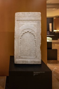 Cordoba, İspanya - 12 Haziran 2019: Cordoba Arkeoloji Müzesi 'nde Jaen Prensi' nin Cenaze Çelik Çelik Heykeli - Cordoba, Endülüs, İspanya