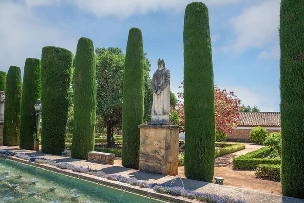 Cordoba, İspanya - 11 Haziran 2019: Alcazar de los Reyes Cristianos Gardens - Cordoba, Endülüs, İspanya
