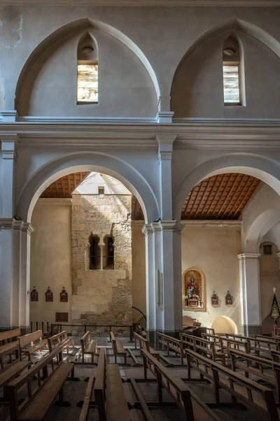 科尔多瓦 西班牙 2019年6月12日 圣地亚哥使徒内部教堂与前中世纪的Minaret 费尔南丹教堂之路 科尔多瓦 西班牙安达卢西亚 — 图库照片