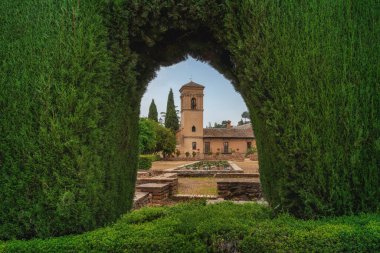 Granada, İspanya - 5 Haziran 2019: Alhambra 'daki eski San Francisco Manastırı Sarayı - Granada, Endülüs, İspanya