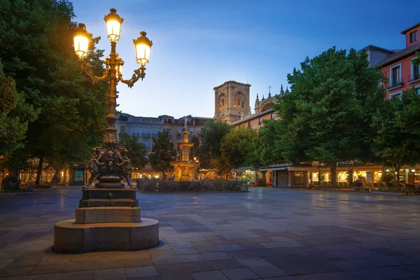 Plaza Bib Rambla Por Noche Con Torre Catedral Granada Andalucía — Foto de Stock