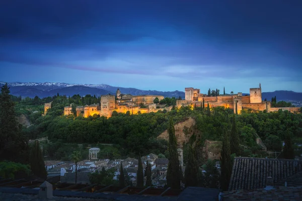 Vista Panorámica Alhambra Atardecer Con Las Montañas Sierra Nevada Fondo — Foto de Stock