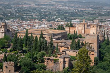 Alhambra 'daki Charles V Sarayı' nın havadan görünüşü - Granada, Endülüs, İspanya