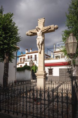 Granada, İspanya - 5 Haziran 2019: Cristo de las Azucenas - Albaisin ilçesindeki İsa Anıtı - Granada, Endülüs, İspanya