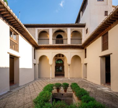 Granada, İspanya - 5 Haziran 2019: Dar al-Horra Avlusu Sarayı - Granada, Endülüs, İspanya