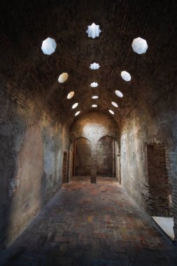 Granada, İspanya - 5 Haziran 2019: El Banuelo İslam hamamının Soğuk Odası - Granada, Endülüs, İspanya