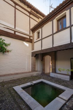 Granada, İspanya - 5 Haziran 2019: El Banuelo İslam hamamının eski Gevşeme Odası - Granada, Endülüs, İspanya