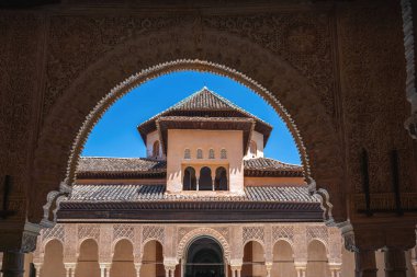 Granada, İspanya - 5 Haziran 2019: Alhambra Nasrid Sarayı 'ndaki Aslanlar Divanı (Patio de los Leones) Ayrıntıları - Granada, Endülüs, İspanya