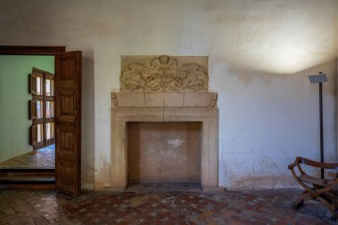Granada, İspanya - 5 Haziran 2019: İmparator Odalarında İmparator Çalışması Alhambra 'nın Nasrid Sarayı - Granada, Endülüs, İspanya