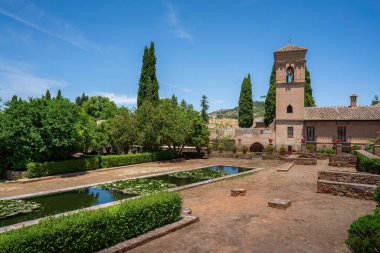 Granada, İspanya - 5 Haziran 2019: Alhambra 'daki eski San Francisco Manastırı Sarayı - Granada, Endülüs, İspanya