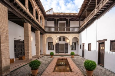 Granada, İspanya - 5 Haziran 2019: Horno del Oro House Avlusu - Granada, Endülüs, İspanya