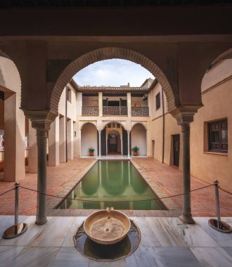 Granada, İspanya - 5 Haziran 2019: Zafra Avlusu - Granada, Endülüs, İspanya