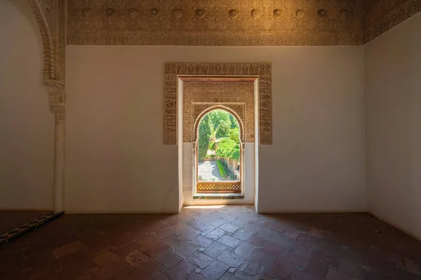 Granada Espanha Junho 2019 Janela Ornamentada Com Vista Para Palácio — Fotografia de Stock