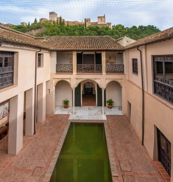 Granada España Junio 2019 Casa Del Patio Zafra Con Alhambra —  Fotos de Stock