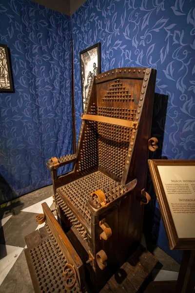 Granada Espanha Junho 2019 Cadeira Interrogatório Cadeira Ferro Instrumento Tortura — Fotografia de Stock
