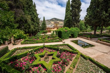 Granada, İspanya - 24 Mayıs 2019: Alhambra 'daki El Partal Bahçeleri - Granada, Endülüs, İspanya