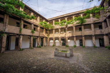 Granada, İspanya - 27 Mayıs 2019: Corral del Carbon Avlusu - Granada, Endülüs, İspanya
