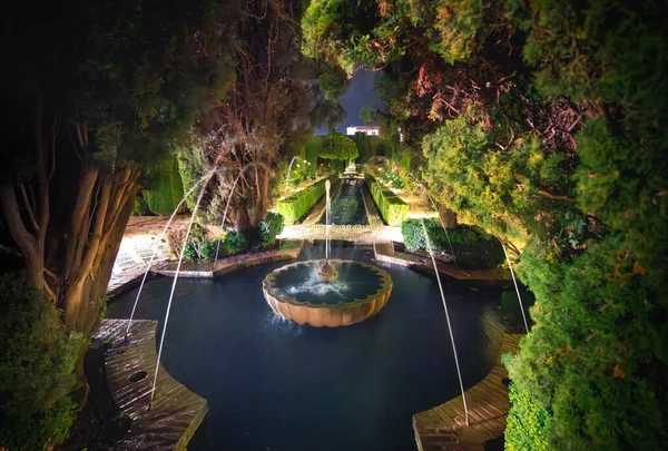 Granada Espanha Maio 2019 Fonte Nos Jardins Generalife Alhambra Noite — Fotografia de Stock