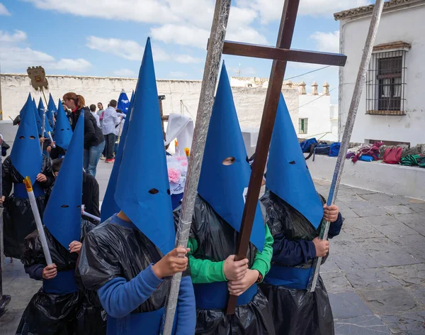Dzieci Pelerynach Kapturach Capirotes Podczas Wielkiego Tygodnia Procesji Semana Santa — Zdjęcie stockowe