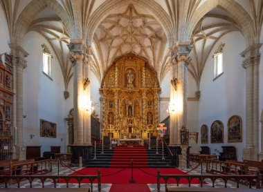 Baeza, İspanya - 2 Haziran 2019: Baeza Katedrali Altar - Baeza, Jaen, İspanya