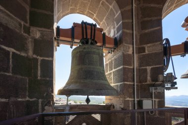 Baeza, İspanya - 2 Haziran 2019: Baeza Katedrali Çanı - Baeza, Jaen, İspanya