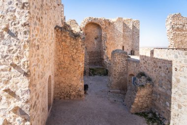 Consuegra, İspanya - 28 Mart 2019: Consuegra Şatosu (La Muela Kalesi) İç Kesim - Consuegra, Castilla-La Mancha, İspanya